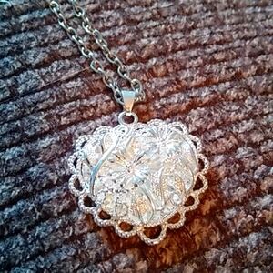 (D17) 925 sterling silver heart necklace